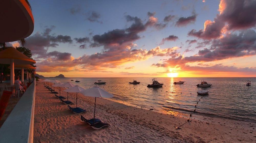 Gold Beach Resort Flic en Flac Екстер'єр фото